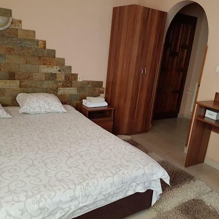 Family Hotel Zhelkovi - Olympia Харманли Екстериор снимка